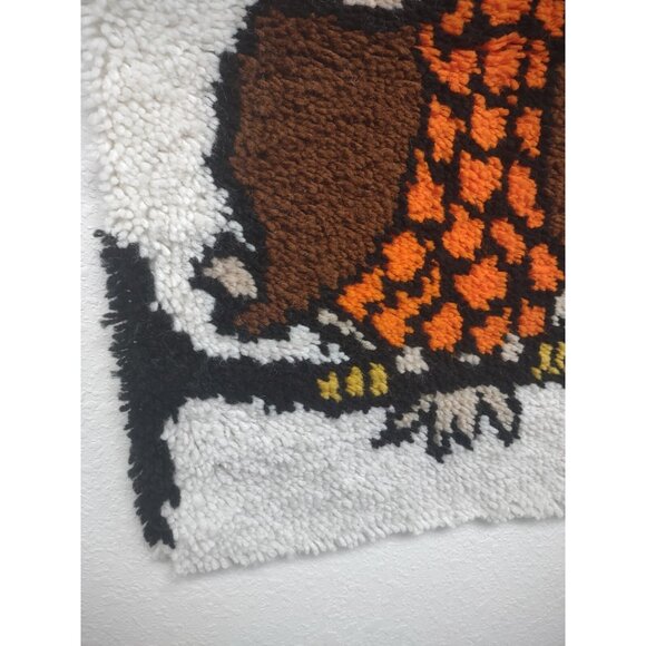 Vintage 1970s Caron Latch Hook Yarn Sleepy Owl Rug Wall Hanging, Wood Dowel Rod - Picture 5 of 12